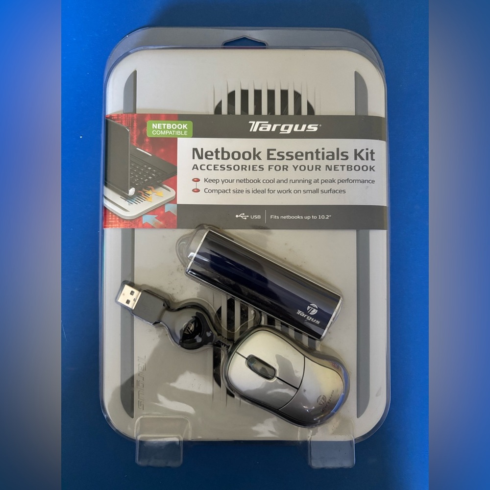 Targus Netbook Essentials Kit - Picture 1 of 2